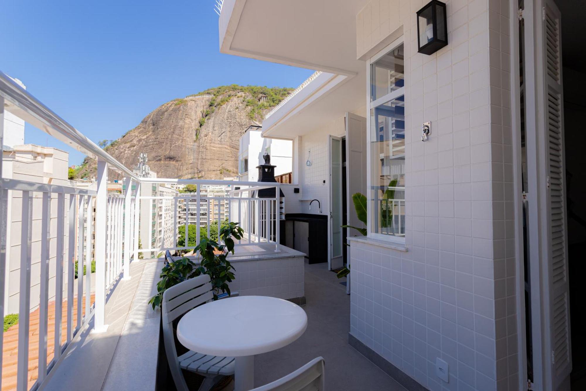 Suh Copacabana 100 Penthouse Apartment